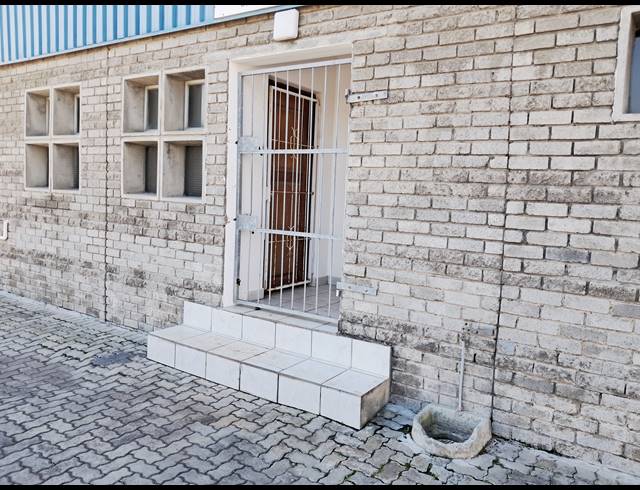 244M² WAREHOUSE RENTED IN WESTERING